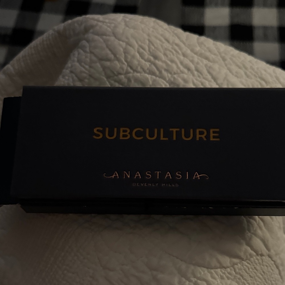 Anastasia Beverly Hills Subculture Palette - Black and Gold